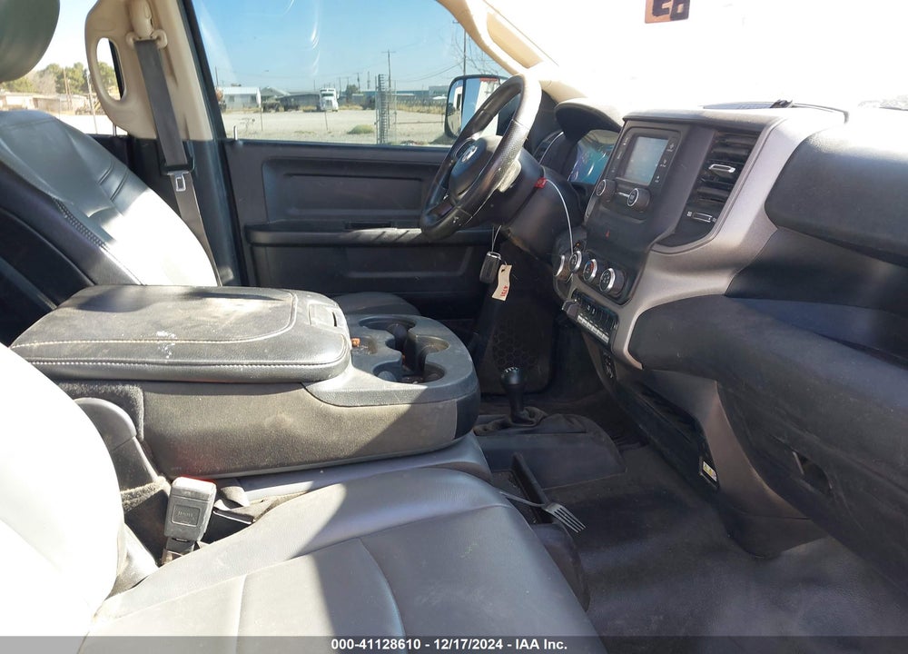 2019 RAM 2500 TRADESMAN 4X4 8' BOX VIN: 3C6UR5HJ3KG590475
