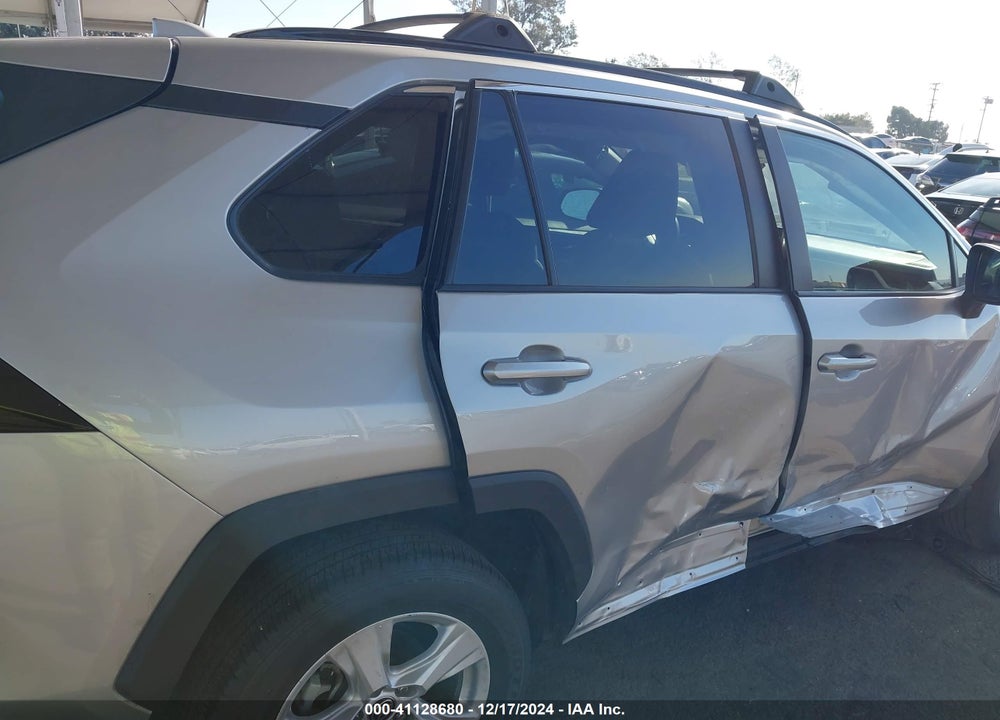 2021 TOYOTA RAV4 XLE VIN: 2T3W1RFV8MC156658