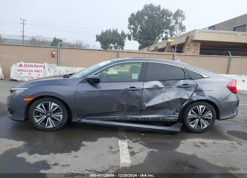 2018 HONDA CIVIC VIN: JHMFC1F33JX023689