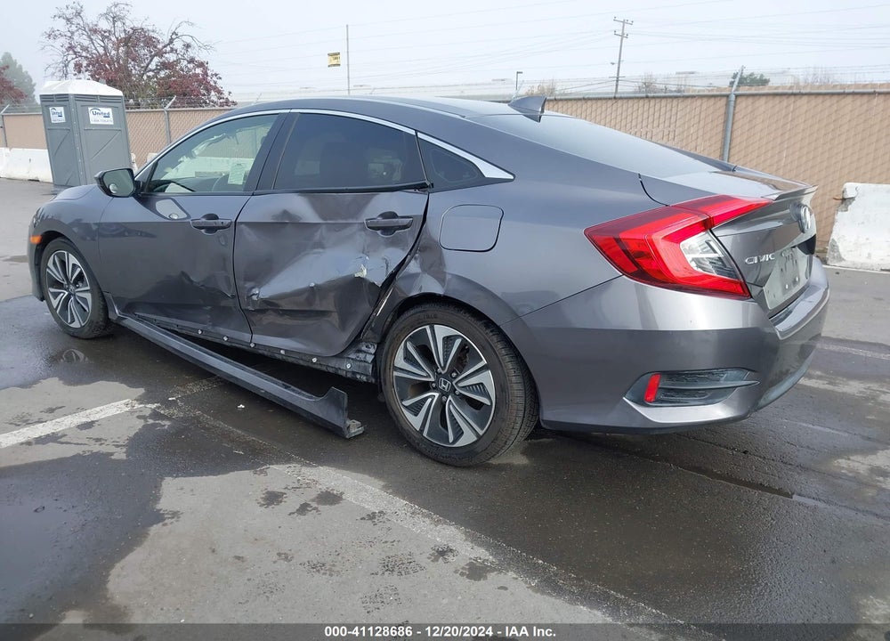 2018 HONDA CIVIC VIN: JHMFC1F33JX023689