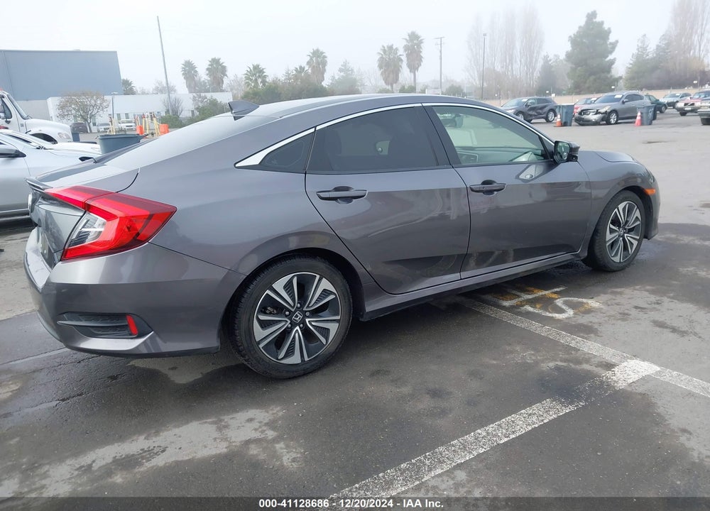 2018 HONDA CIVIC VIN: JHMFC1F33JX023689