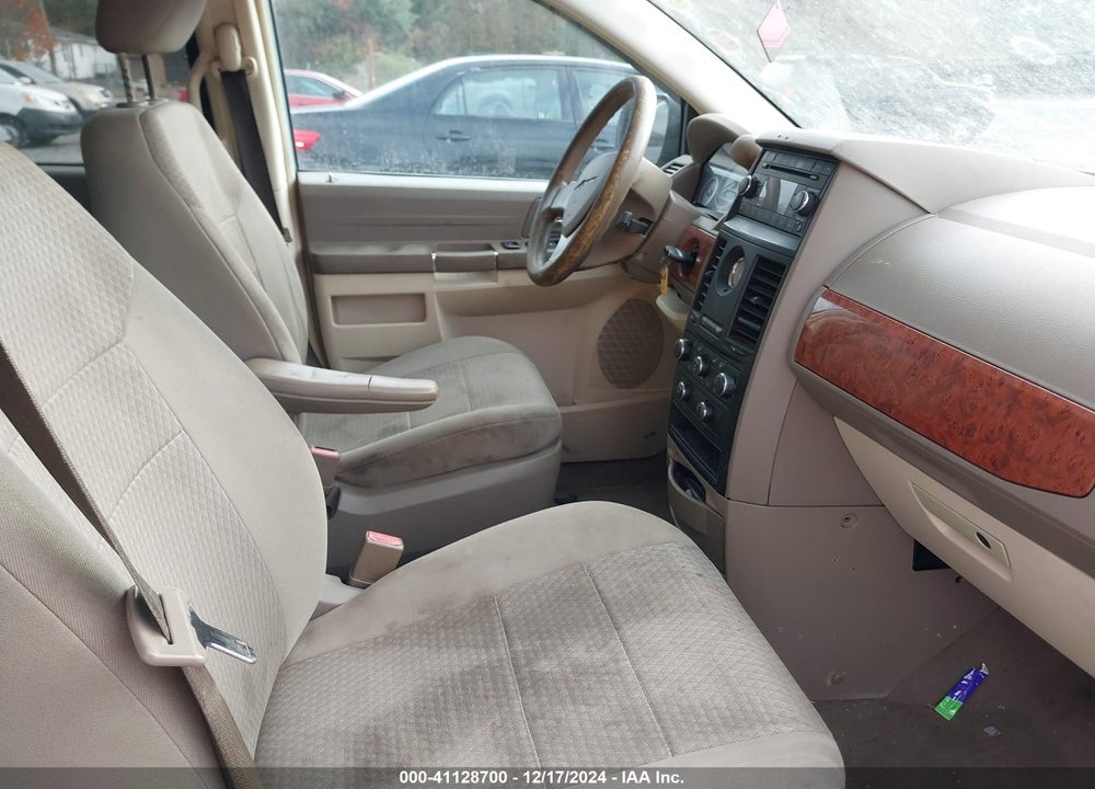 2008 CHRYSLER TOWN & COUNTRY LX VIN: 2A8HR44H58R674722