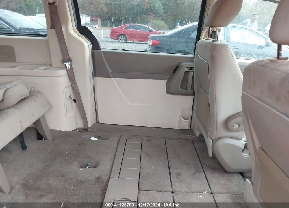 2008 CHRYSLER TOWN & COUNTRY LX VIN: 2A8HR44H58R674722