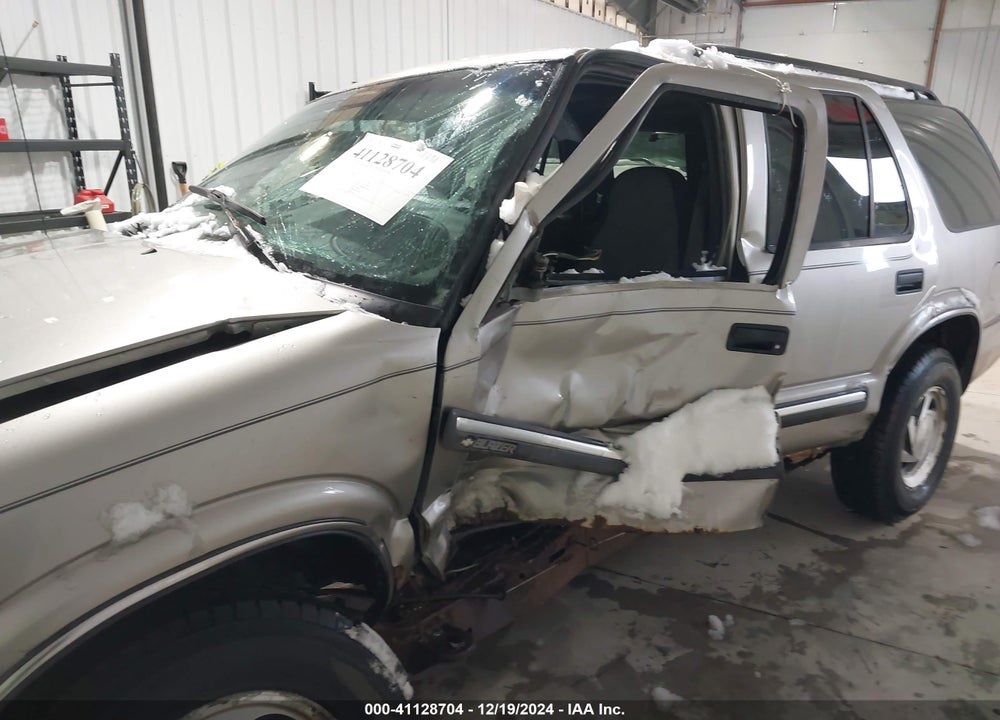 2001 CHEVROLET BLAZER LT VIN: 1GNDT13W912219079
