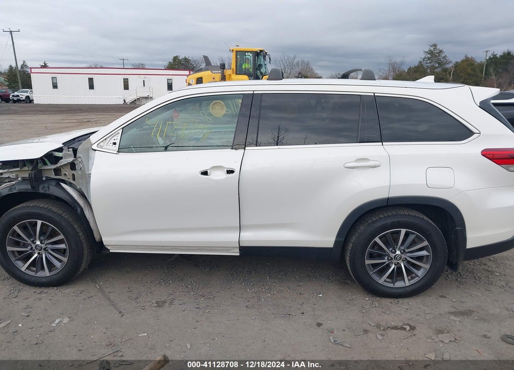 2019 TOYOTA HIGHLANDER XLE VIN: 5TDJZRFH9KS598746