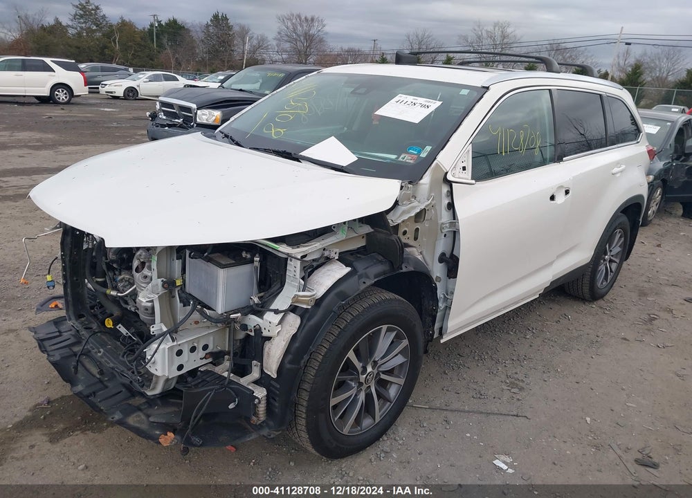 2019 TOYOTA HIGHLANDER XLE VIN: 5TDJZRFH9KS598746