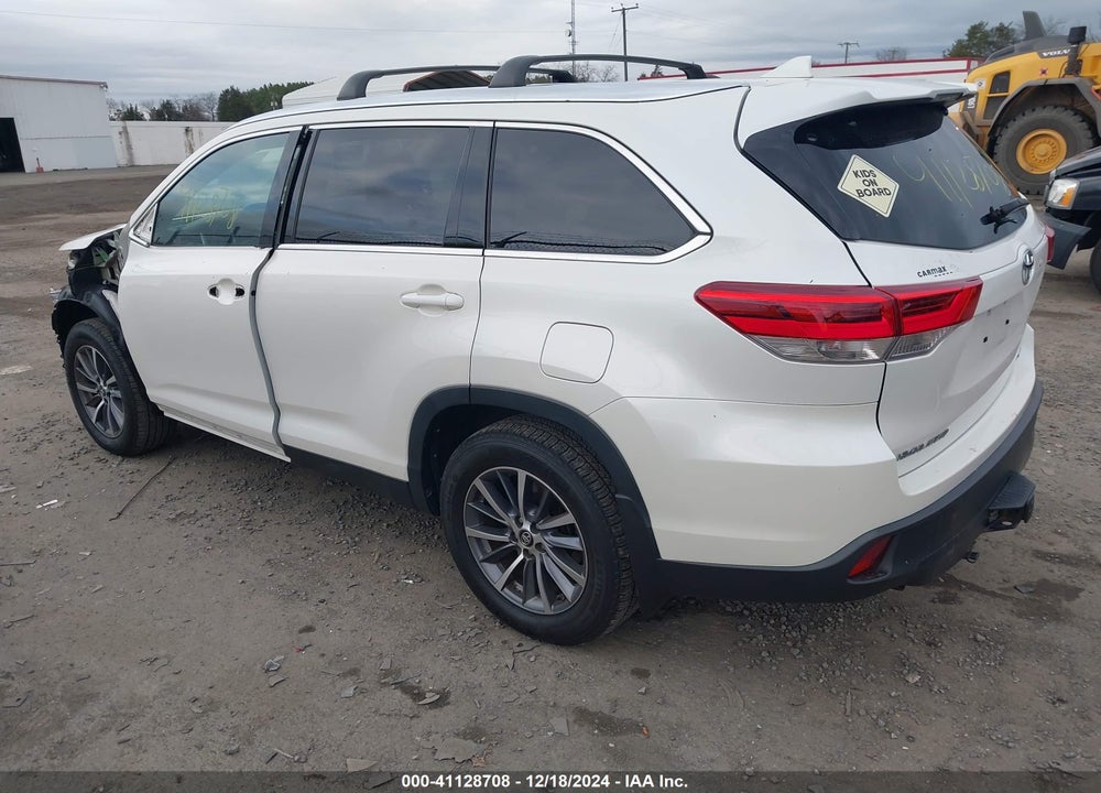 2019 TOYOTA HIGHLANDER XLE VIN: 5TDJZRFH9KS598746