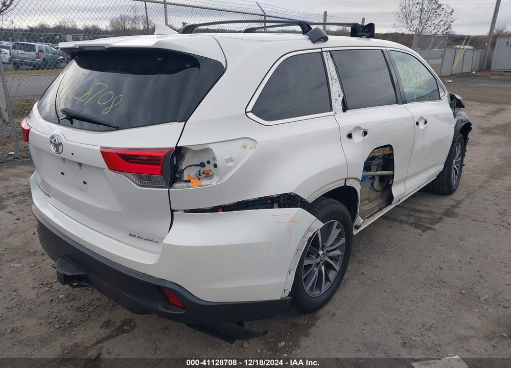 2019 TOYOTA HIGHLANDER XLE VIN: 5TDJZRFH9KS598746