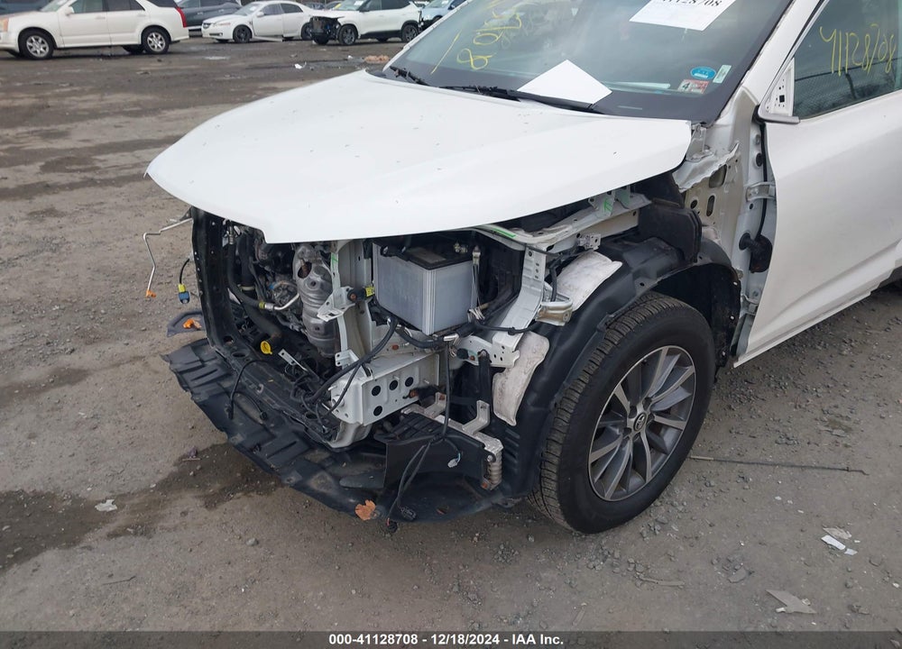 2019 TOYOTA HIGHLANDER XLE VIN: 5TDJZRFH9KS598746