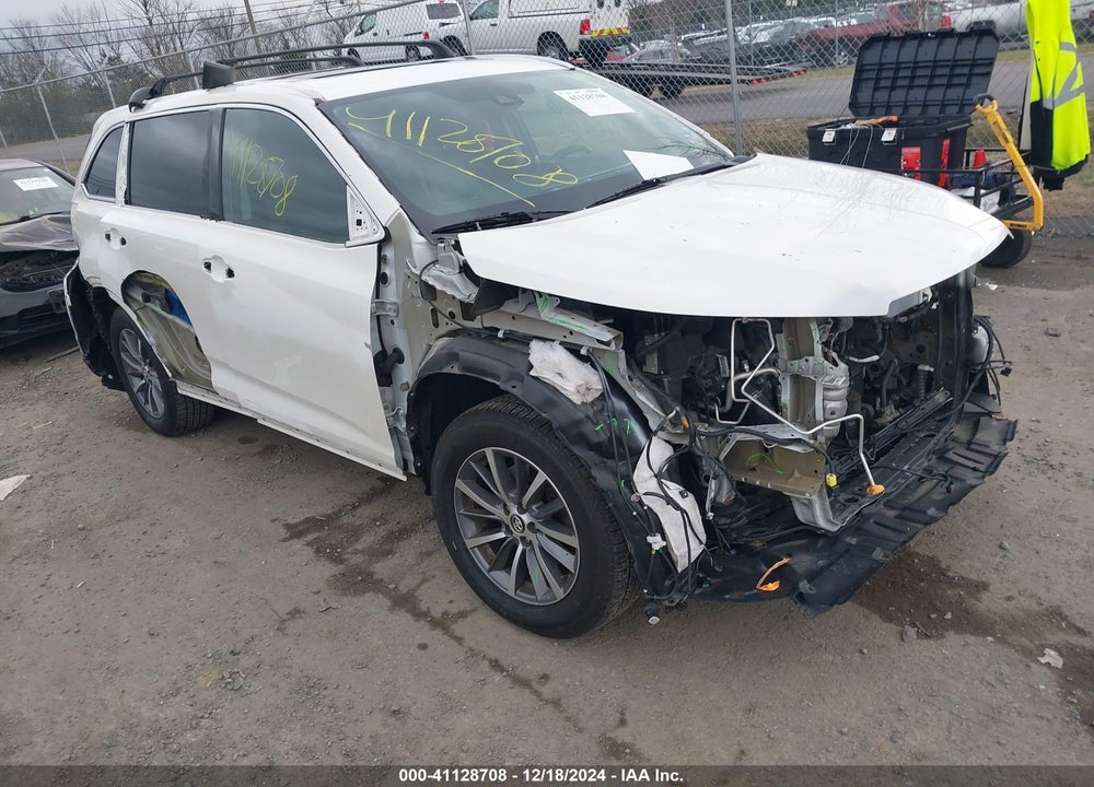2019 TOYOTA HIGHLANDER XLE VIN: 5TDJZRFH9KS598746