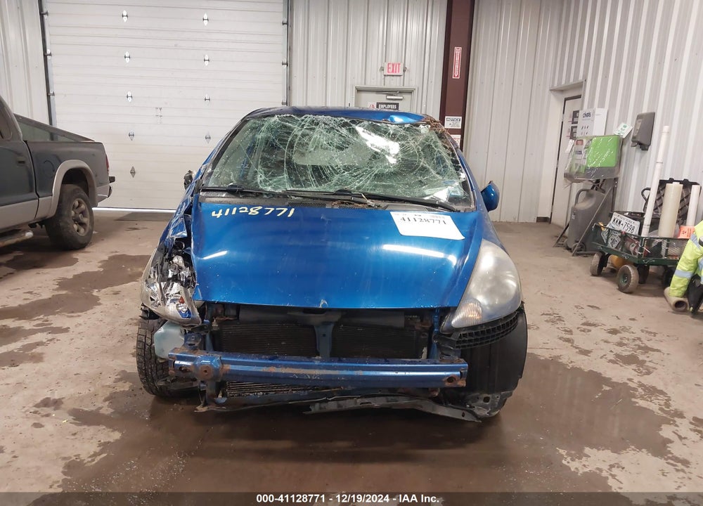 2008 HONDA FIT VIN: JHMGD374X8S017724