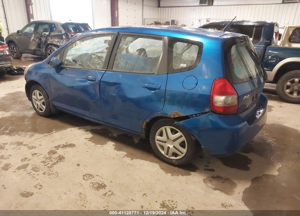 2008 HONDA FIT VIN: JHMGD374X8S017724