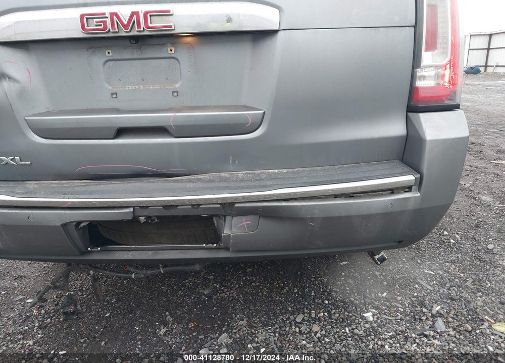 2018 GMC YUKON XL DENALI VIN: 1GKS2HKJ6JR170338