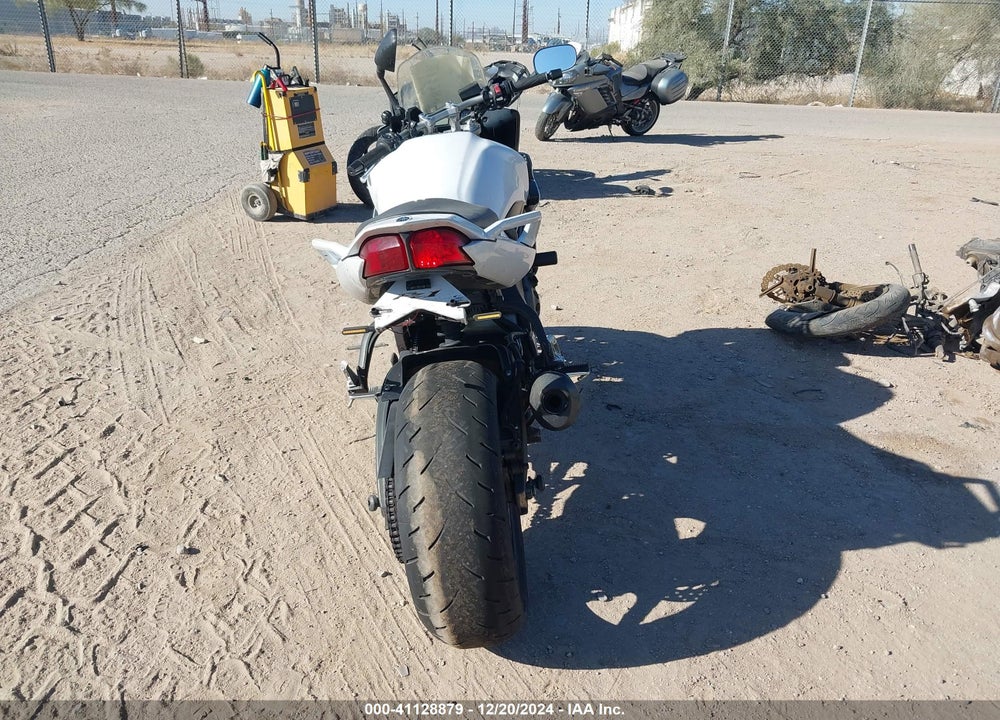 2014 YAMAHA FZ1 S VIN: JYARN17E9EA009681