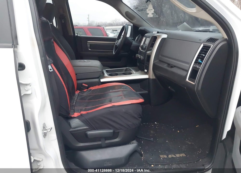 2019 RAM 1500 CLASSIC VIN: 1C6RR7GGXKS582518