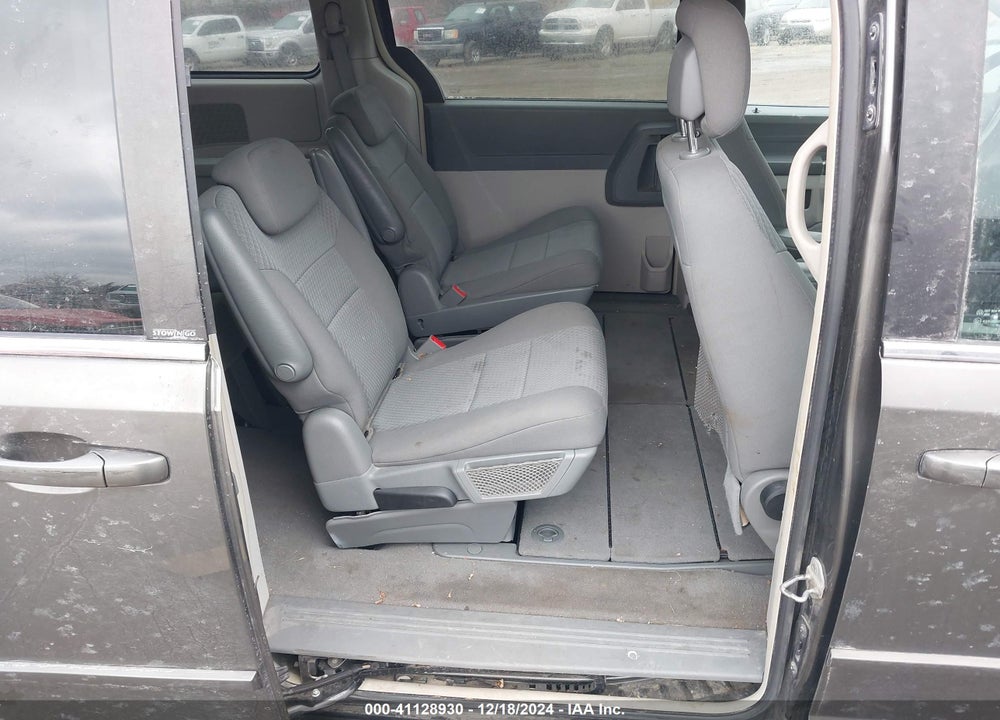 2010 CHRYSLER TOWN & COUNTRY NEW LX VIN: 2A4RR2D12AR404849