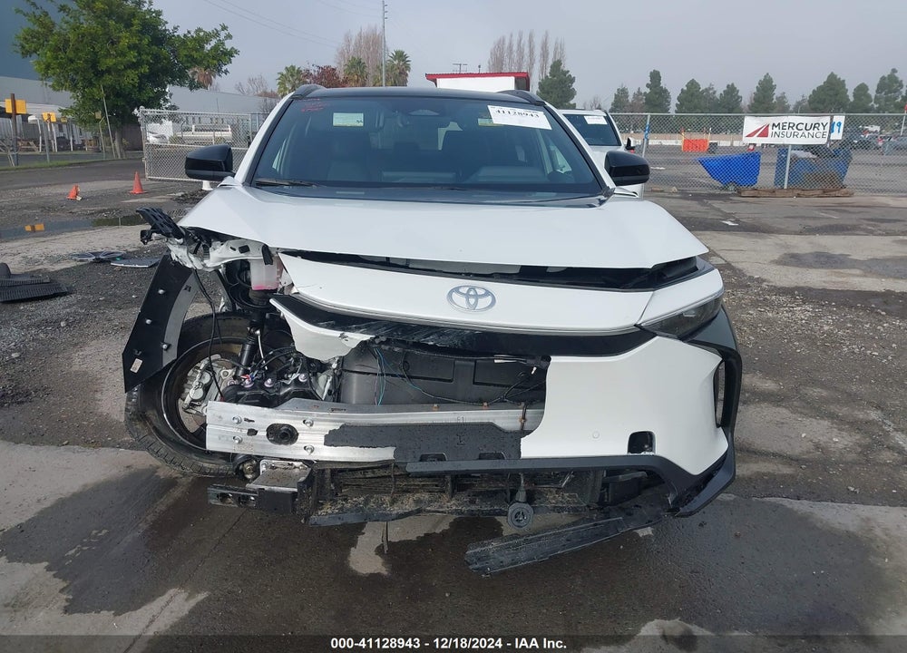 2024 TOYOTA BZ4X XLE VIN: JTMABACA2RA053511