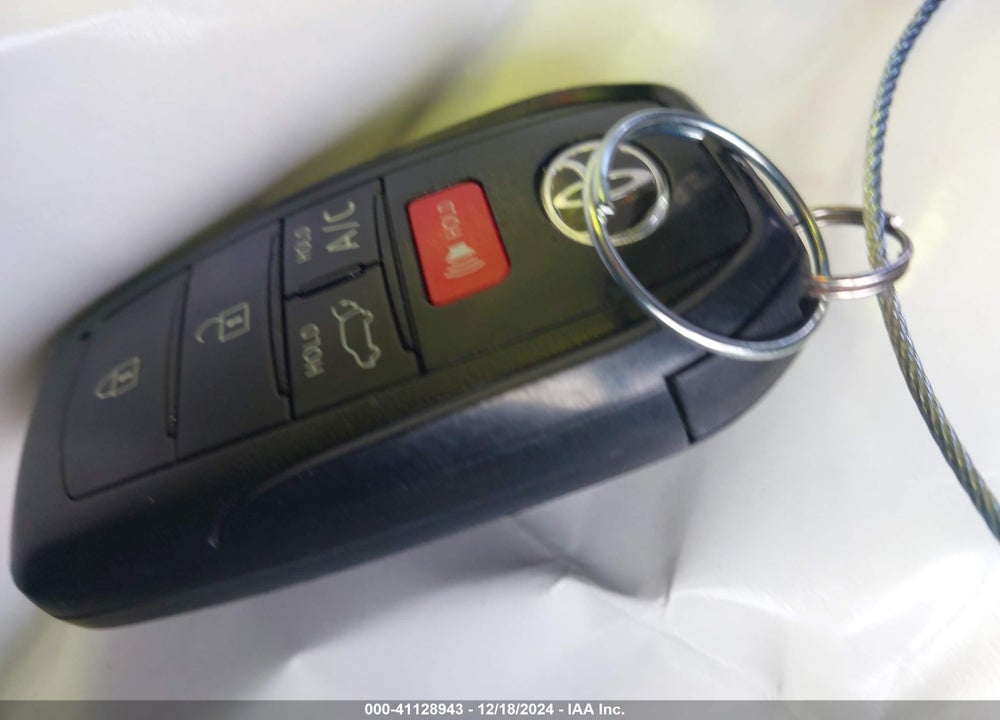 2024 TOYOTA BZ4X XLE VIN: JTMABACA2RA053511