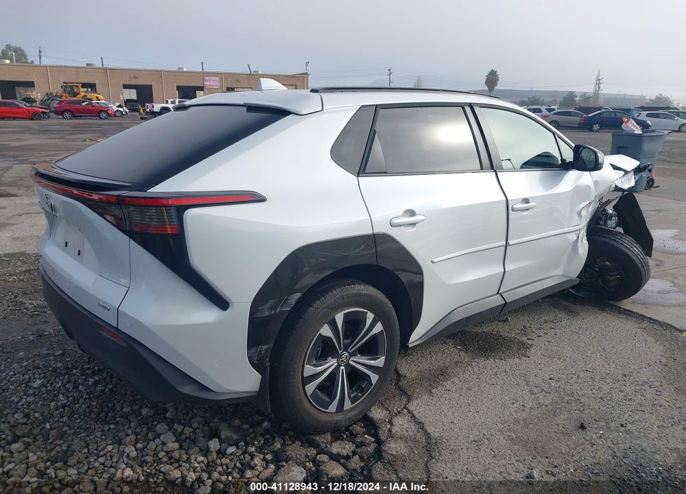 2024 TOYOTA BZ4X XLE VIN: JTMABACA2RA053511