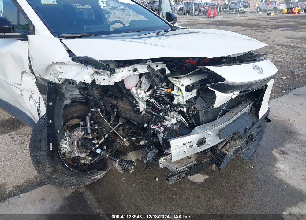 2024 TOYOTA BZ4X XLE VIN: JTMABACA2RA053511