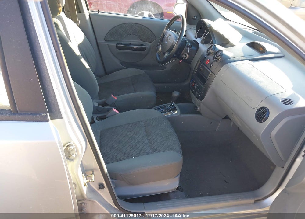 2005 CHEVROLET AVEO LS VIN: KL1TD52695B468439