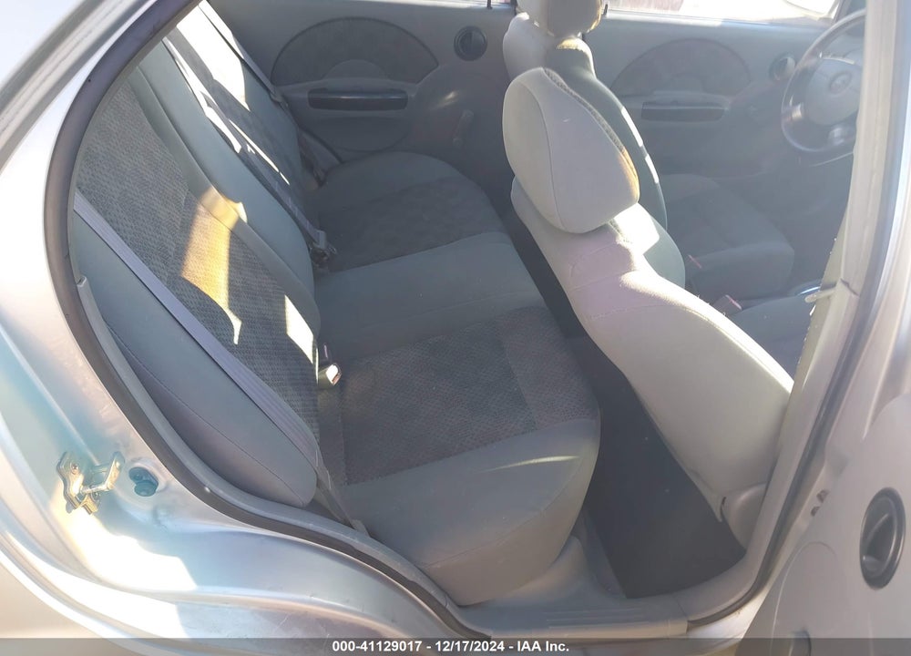 2005 CHEVROLET AVEO LS VIN: KL1TD52695B468439