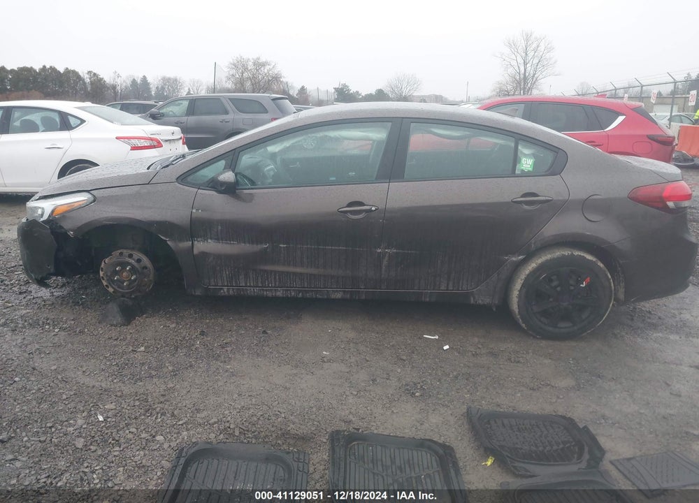 2018 KIA FORTE LX VIN: 3KPFK4A76JE227399