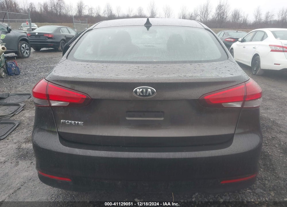 2018 KIA FORTE LX VIN: 3KPFK4A76JE227399