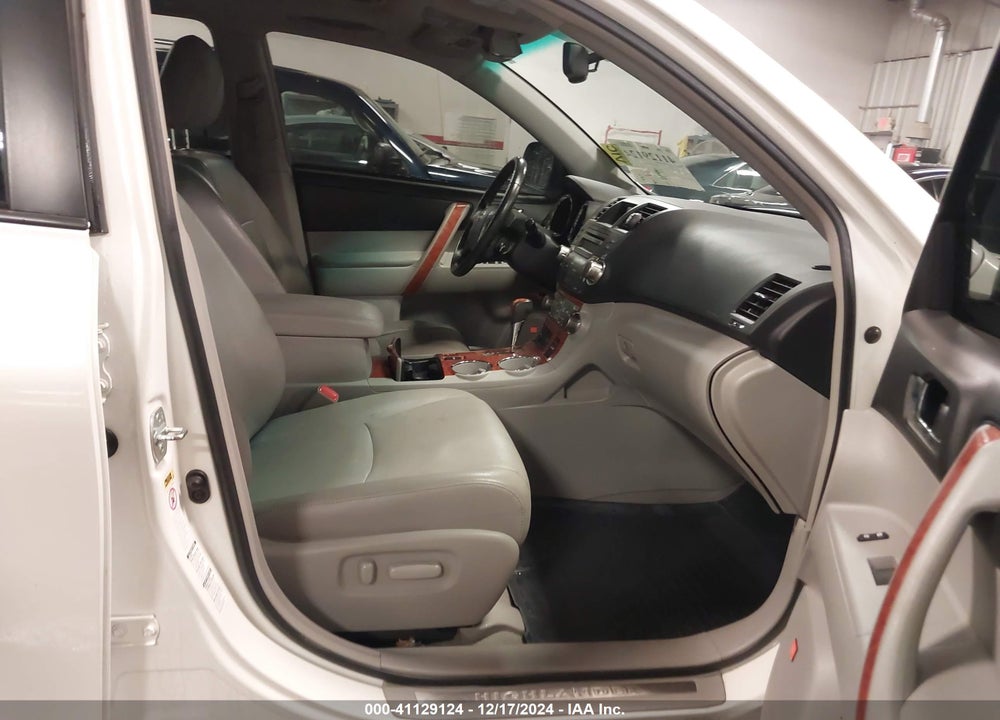 2010 TOYOTA HIGHLANDER LIMITED V6 VIN: 5TDDK3EH0AS002129
