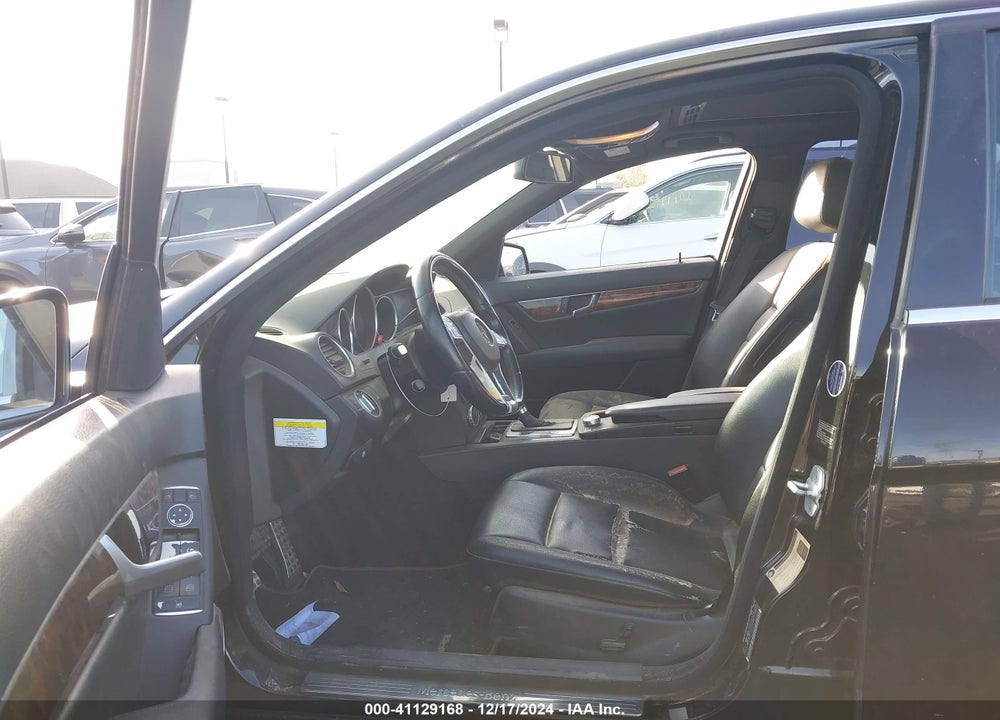 2014 MERCEDES-BENZ C 250 LUXURY/SPORT VIN: WDDGF4HB9ER304284