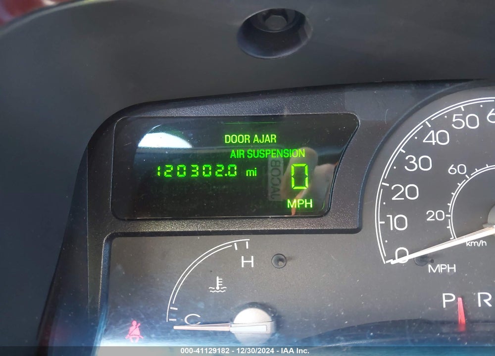 2004 LINCOLN TOWN CAR SIGNATURE VIN: 1LNHM81W74Y612353