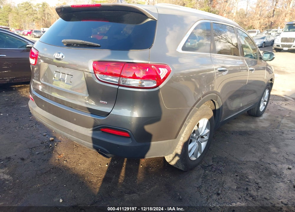 2018 KIA SORENTO 2.4L LX VIN: 5XYPG4A3XJG416708
