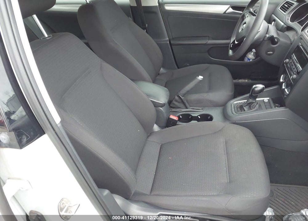 2015 VOLKSWAGEN JETTA 1.8T SE VIN: 3VWD07AJ7FM413960