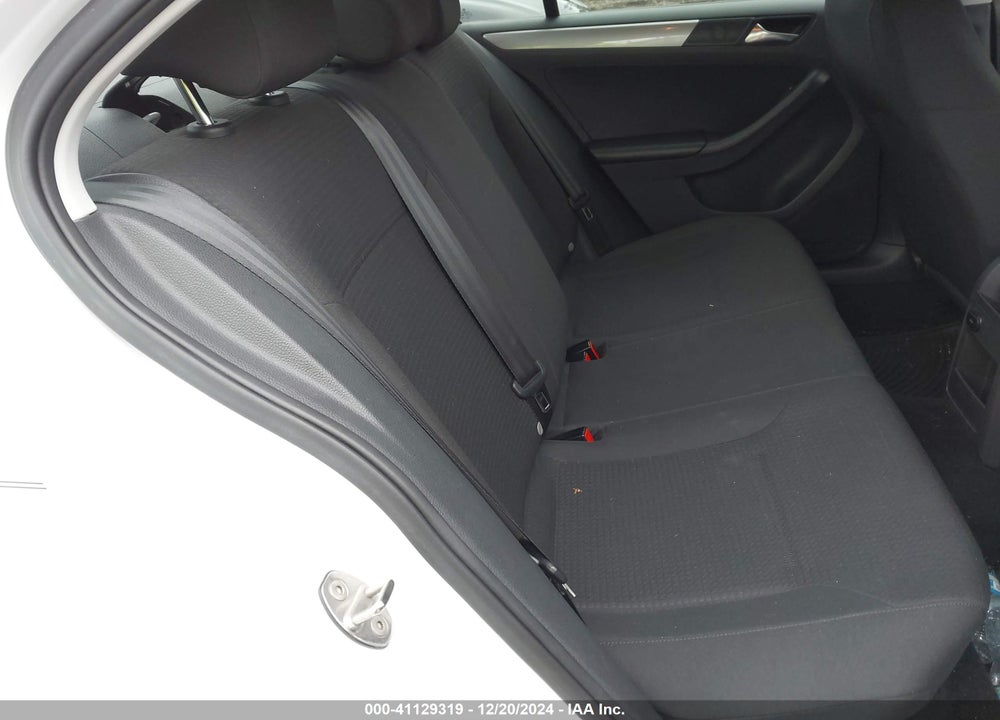 2015 VOLKSWAGEN JETTA 1.8T SE VIN: 3VWD07AJ7FM413960