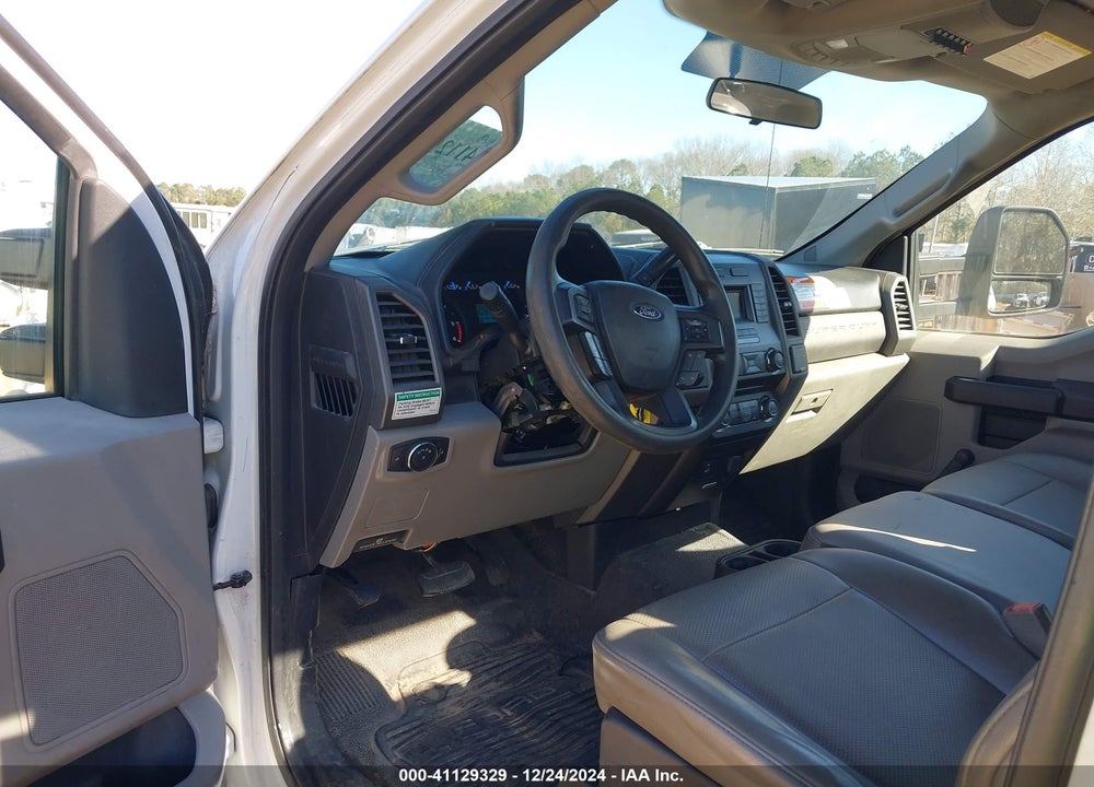 2017 FORD F-550 CHASSIS XL VIN: 1FDUF5GY0HEF22422