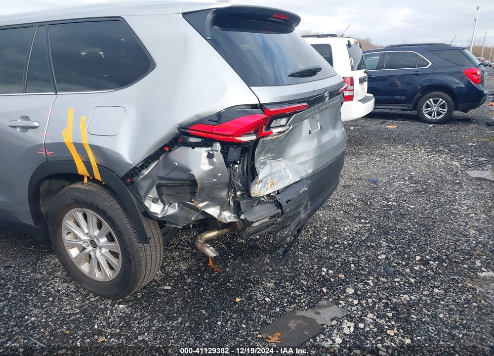 2024 TOYOTA GRAND HIGHLANDER XLE VIN: 5TDAAAB5XRS058899