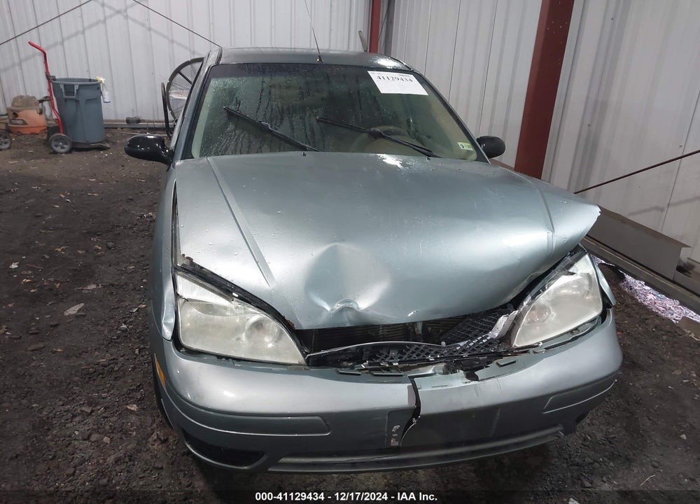 2005 FORD FOCUS ZX4 VIN: 1FAFP34N45W194281