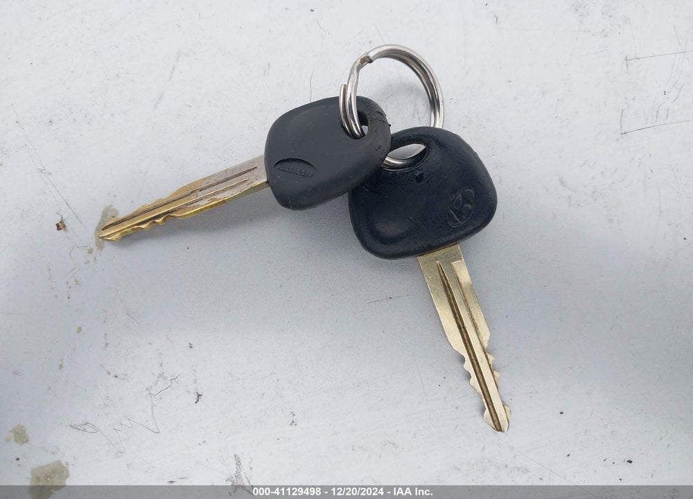2005 HYUNDAI ACCENT GLS/GT VIN: KMHCG35C25U328416