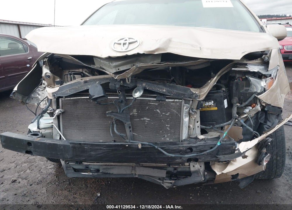 2011 TOYOTA SIENNA LE V6 VIN: 5TDKK3DC7BS023123