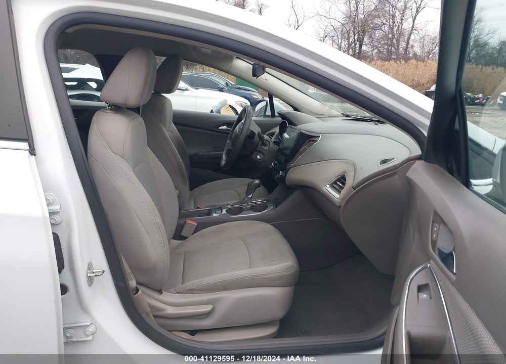 2017 CHEVROLET CRUZE VIN: 3G1BE6SM9HS527206