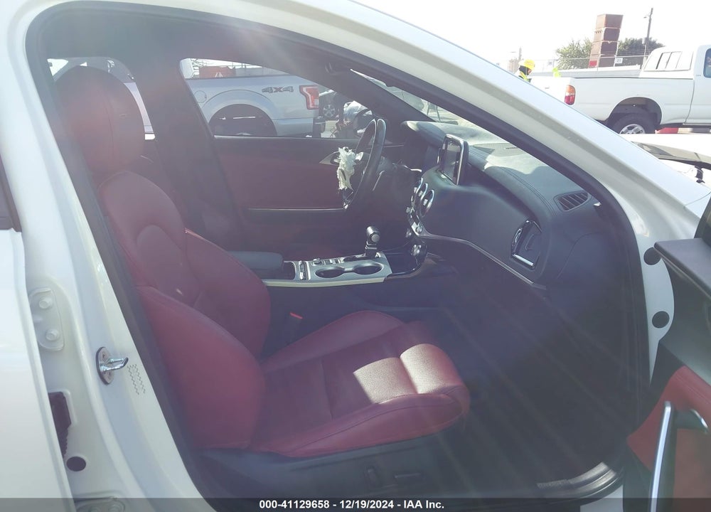 2018 KIA STINGER VIN: KNAE35LC5J6034057