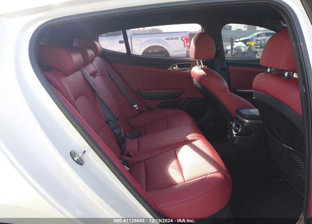 2018 KIA STINGER VIN: KNAE35LC5J6034057
