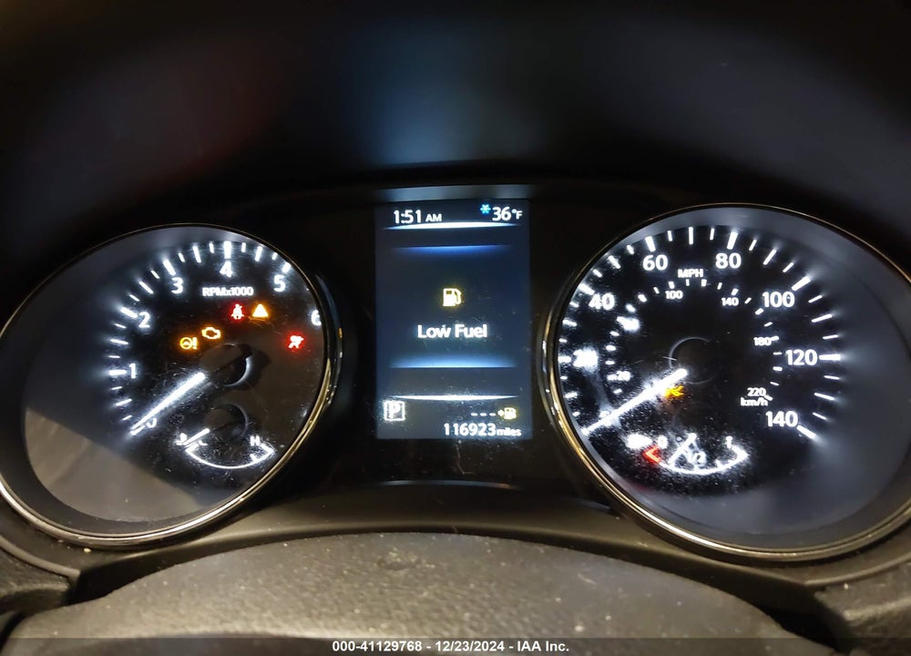 2017 NISSAN ROGUE VIN: 5N1AT2MV0HC887893