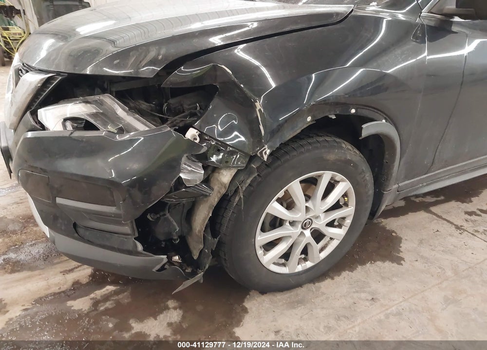 2018 NISSAN ROGUE SV VIN: 5N1AT2MV9JC815385