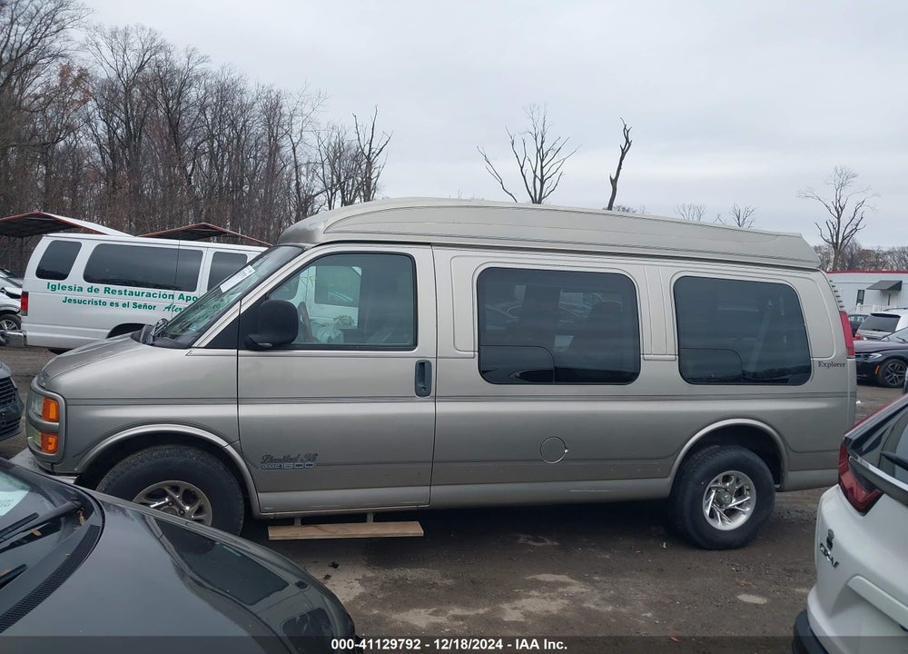 2001 GMC SAVANA UPFITTER VIN: 1GDFG15R011236139
