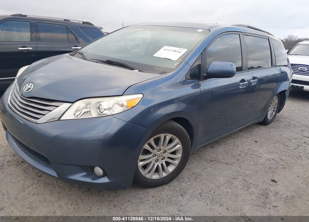 2017 TOYOTA SIENNA XLE 8 PASSENGER VIN: 5TDYZ3DC4HS769463