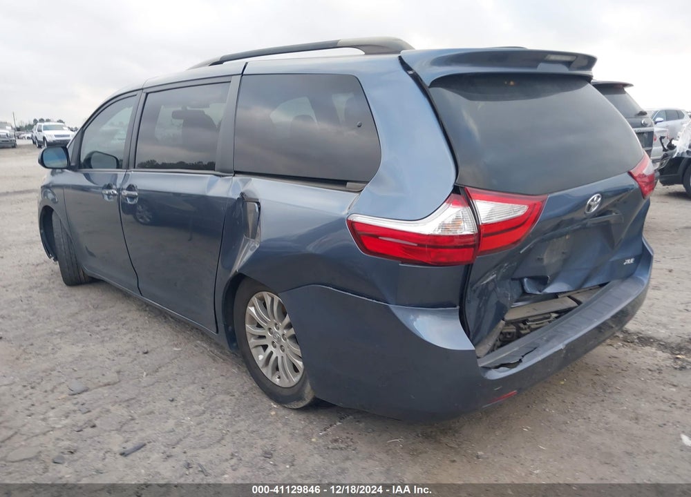 2017 TOYOTA SIENNA XLE 8 PASSENGER VIN: 5TDYZ3DC4HS769463