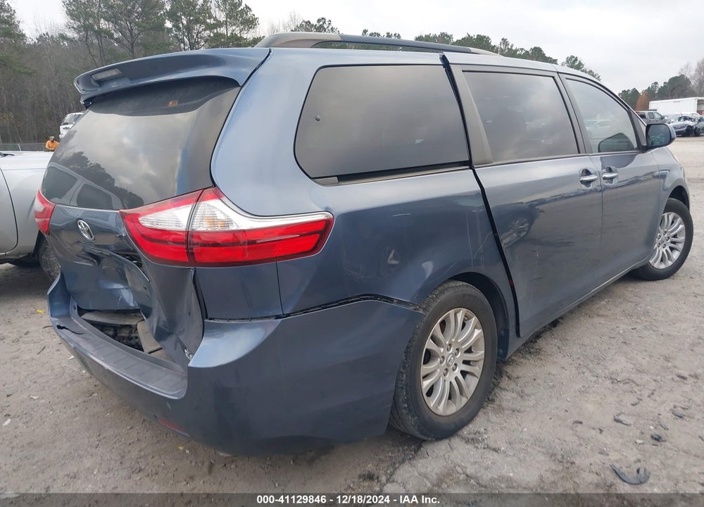 2017 TOYOTA SIENNA XLE 8 PASSENGER VIN: 5TDYZ3DC4HS769463
