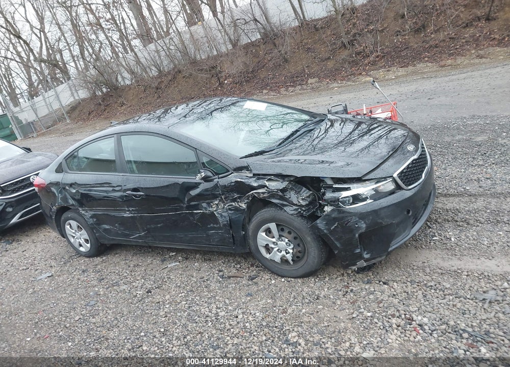 2018 KIA FORTE VIN: 3KPFK4A79JE271624