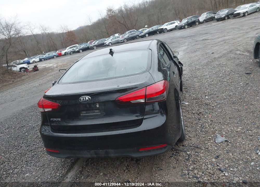 2018 KIA FORTE VIN: 3KPFK4A79JE271624